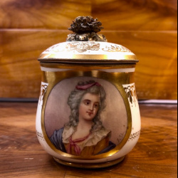 Tazza Impero Vieux Paris porcellana oro zecchino diam. cm 6 h.cm 8