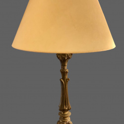 Lampada da tavolo ottone lavorato '900 h. cm 80