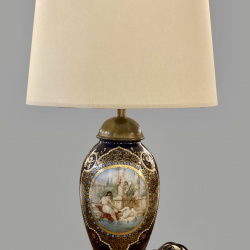 Lampada ceramica scena classica h. cm 55